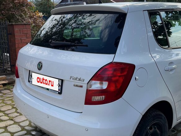 2011 Skoda Fabia II Рестайлинг, белый, 770000 рублей - вид 8