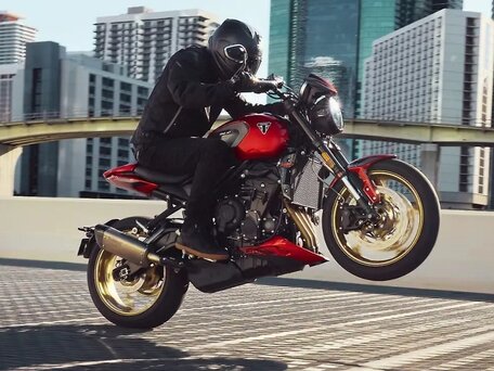 2026 Triumph Trident 900, красный, 1850000 рублей, вид 1