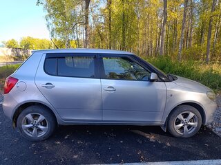 2014 Skoda Fabia II Рестайлинг, серебристый, 410000 рублей, вид 3