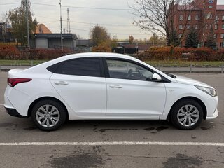 2021 Hyundai Solaris II Рестайлинг, белый, 1600000 рублей, вид 4