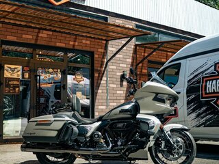 2023 Harley-Davidson CVO Road Glide, серебристый, 5850000 рублей, вид 2