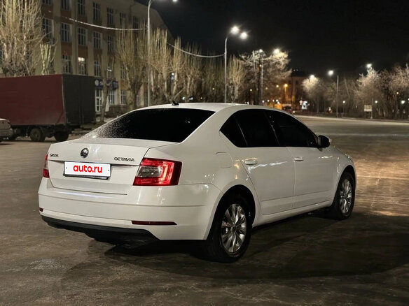 2018 Skoda Octavia III (A7) Рестайлинг, белый - вид 2