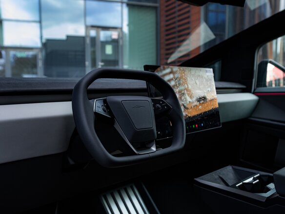 2026 Tesla Cybertruck Cyberbeast, серебристый - вид 14
