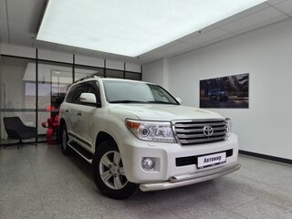 2015 Toyota Land Cruiser 200 Series Рестайлинг 1, белый, 5000000 рублей, вид 3