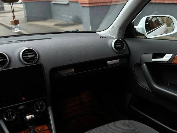2012 Audi A3 II (8P) Рестайлинг 2, белый, 600000 рублей - вид 8
