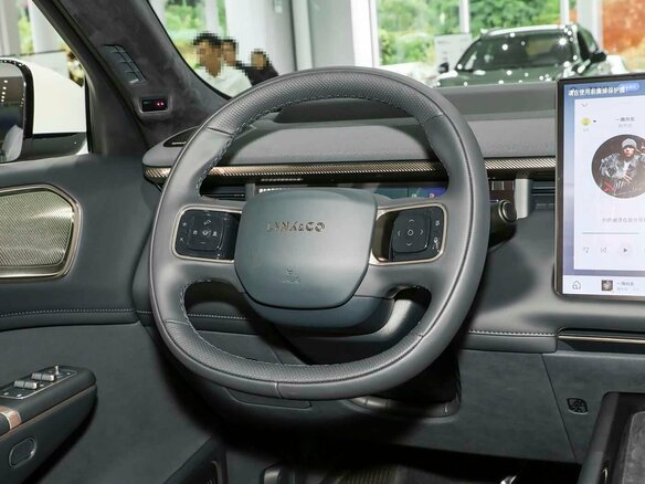 2025 Lynk & Co 900, белый - вид 20