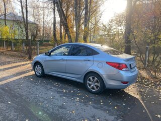 2011 Hyundai Solaris I, серый, 450000 рублей, вид 4