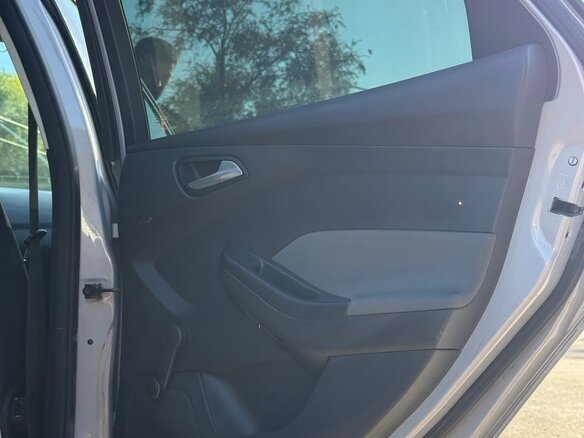 2011 Ford Focus III, серый, 570000 рублей - вид 3