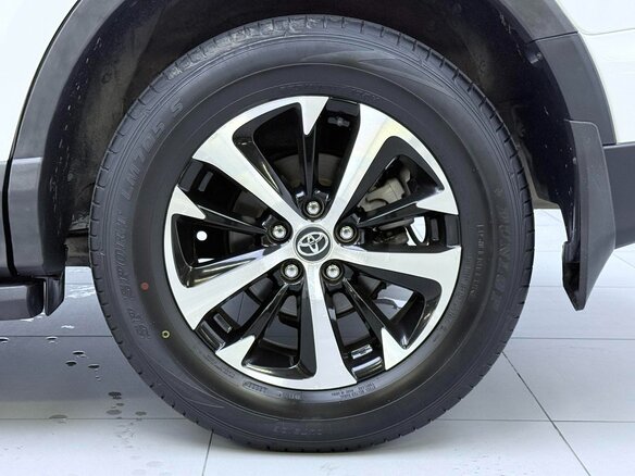 2018 Toyota RAV4 IV (XA40) Рестайлинг, белый, 1680000 рублей - вид 14