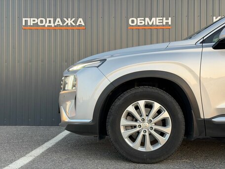 2021 Hyundai Santa Fe IV Рестайлинг, серебристый, 3160000 рублей, вид 4