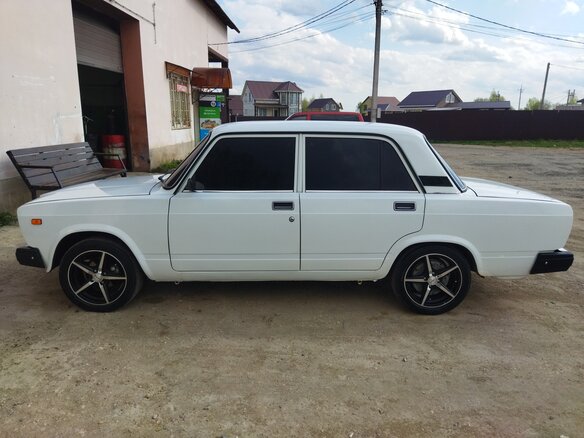 2010 Lada (ВАЗ) 2107, белый, 400000 рублей - вид 1