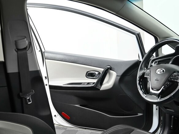 2017 Kia Ceed II Рестайлинг, белый, 1345000 рублей - вид 11