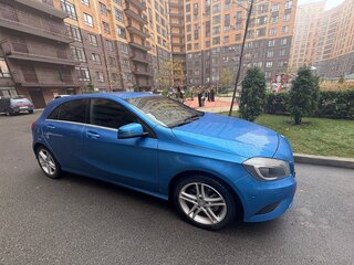 2014 Mercedes-Benz A-Класс 180 III (W176), синий, 1300000 рублей, вид 3