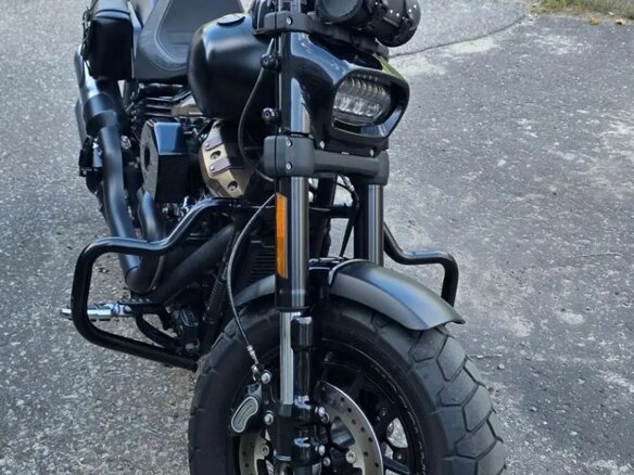 2018 Harley-Davidson Fat Bob, чёрный, 1900000 рублей - вид 1