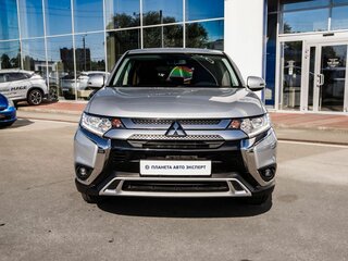2019 Mitsubishi Outlander III Рестайлинг 3, серебристый, 2125000 рублей, вид 4