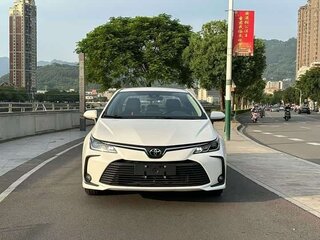 2024 Toyota Corolla XII (E210) Рестайлинг, белый, 1370000 рублей, вид 2