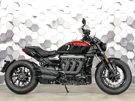2025 Triumph Rocket 3, красный, 2999000 рублей, вид 3