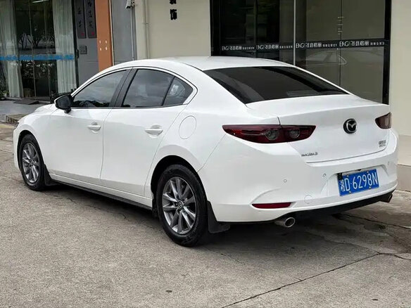 2022 Mazda 3 Axela IV (BP), белый - вид 3