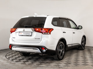 2020 Mitsubishi Outlander III Рестайлинг 3, белый, 1675000 рублей, вид 5