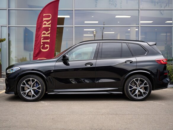 2021 BMW X5 40d IV (G05/G18), чёрный, 6250000 рублей - вид 2