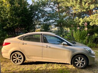 2011 Hyundai Solaris I, бежевый, 620000 рублей, вид 4