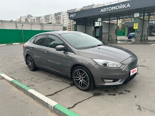 2017 Ford Focus III Рестайлинг, серый, 1470000 рублей, вид 2
