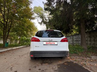 2017 Ford Focus III Рестайлинг, белый, 700000 рублей, вид 3