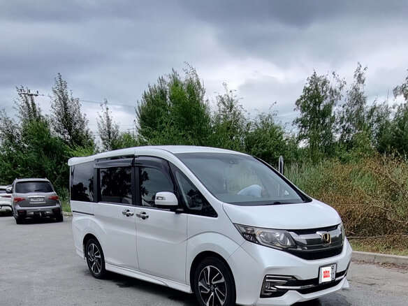 2016 Honda Stepwgn V, белый, 1800000 рублей - вид 2