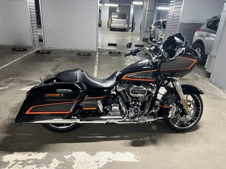 2022 Harley-Davidson Road Glide, чёрный, 2250000 рублей, вид 2