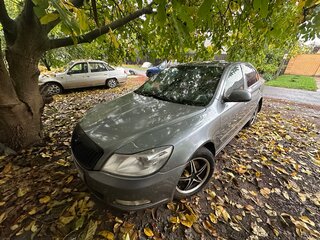 2013 Skoda Octavia DSG7 II (A5) Рестайлинг, серый, 750000 рублей, вид 1
