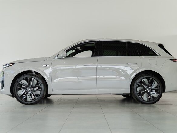 2025 Li Auto (Lixiang) L6 I, серебристый - вид 3