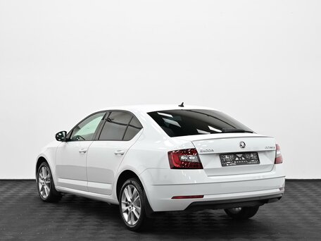 2019 Skoda Octavia III (A7) Рестайлинг, белый, 1715000 рублей, вид 4