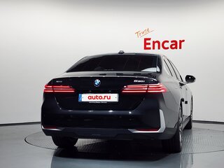 2025 BMW 5 серии 530i xDrive VIII (G60/G61/G68), чёрный, 7200000 рублей, вид 4