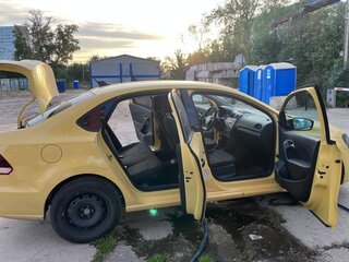 2019 Volkswagen Polo V Рестайлинг, жёлтый, 650000 рублей, вид 4