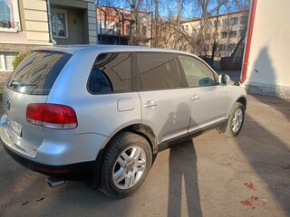 2002 Volkswagen Touareg I, серебристый, 750000 рублей, вид 3