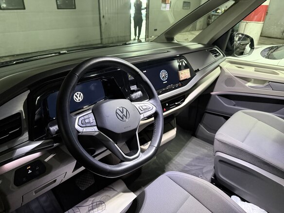 2022 Volkswagen Multivan T7, серый, 5300000 рублей - вид 9