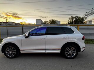 2016 Volkswagen Touareg II Рестайлинг, белый, 2580000 рублей, вид 3