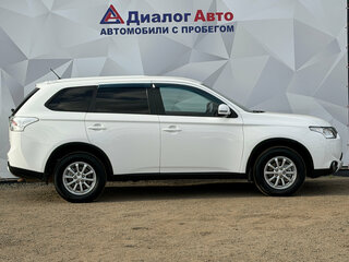 2014 Mitsubishi Outlander III Рестайлинг, белый, 1656000 рублей, вид 4