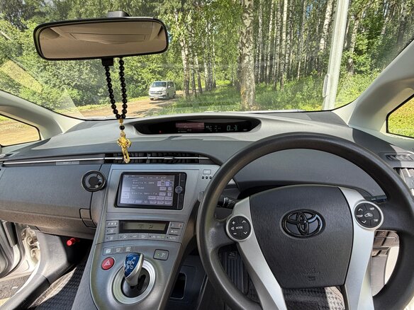 2013 Toyota Prius III Рестайлинг (XW30), серый, 1200000 рублей - вид 7