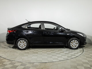 2018 Hyundai Solaris II, чёрный, 999700 рублей, вид 4