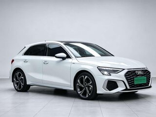 2022 Audi A3 Sportback 35 TFSI IV (8Y), серебристый, 1630000 рублей, вид 3