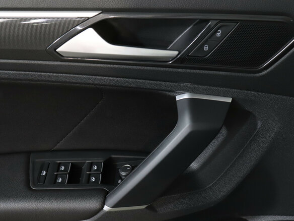 2018 Volkswagen Tiguan II, белый - вид 17