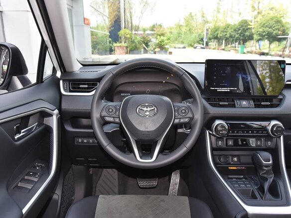 2025 Toyota RAV4 V (XA50), белый, 3950000 рублей - вид 13
