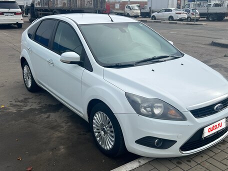 2010 Ford Focus II Рестайлинг, белый, 530000 рублей, вид 2
