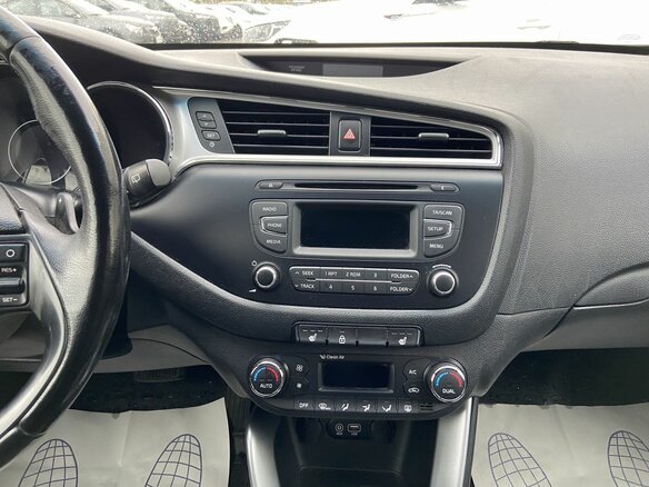 2017 Kia Ceed II Рестайлинг, бежевый, 1318000 рублей - вид 17