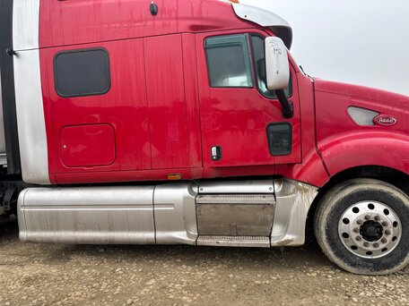 2004 Peterbilt 387, красный, 1700000 рублей, вид 1