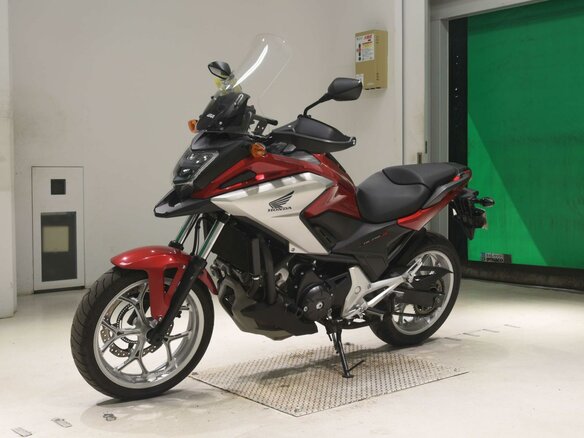 2016 Honda NC 750X, красный - вид 3