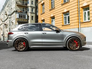 2015 Porsche Cayenne Turbo II Рестайлинг (958), серый, 4850000 рублей, вид 4