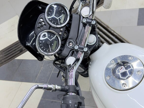 2008 Moto Guzzi V 7, белый, 400000 рублей - вид 3