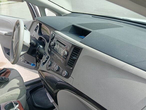 2010 Toyota Sienna III, белый, 1800000 рублей - вид 21